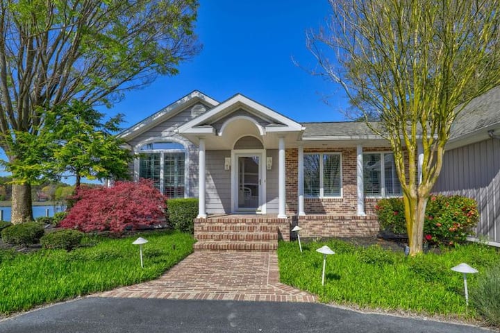 Bayfront Oasis Vacation Rental