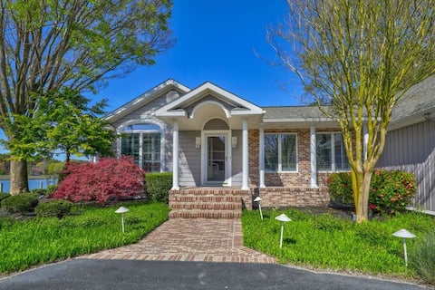 Bayfront Oasis Vacation Rental
