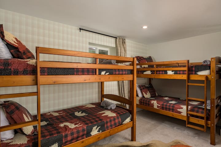 6 lôžková poschodová izba.