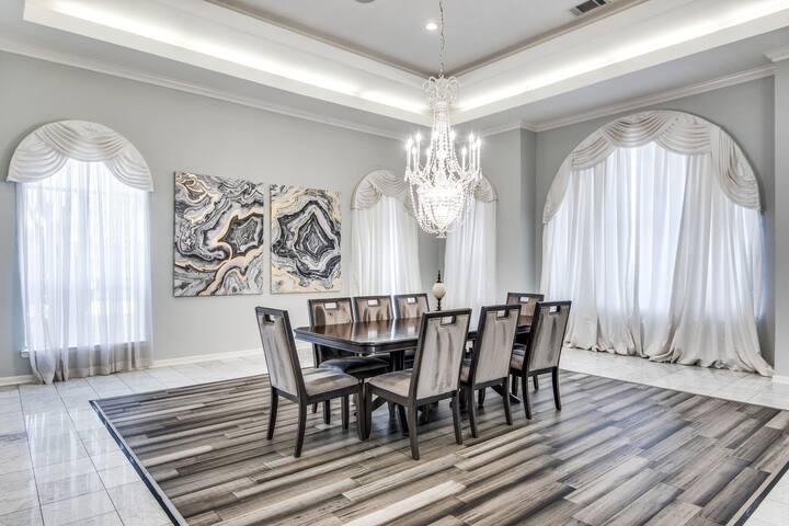 7600 Square Foot Grand Estate. gallery image 5