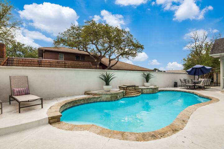 7600 Square Foot Grand Estate. gallery image 3