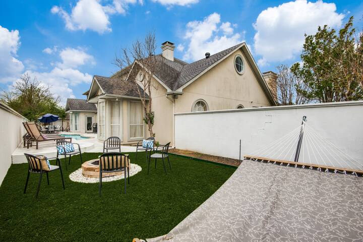 7600 Square Foot Grand Estate. gallery image 2