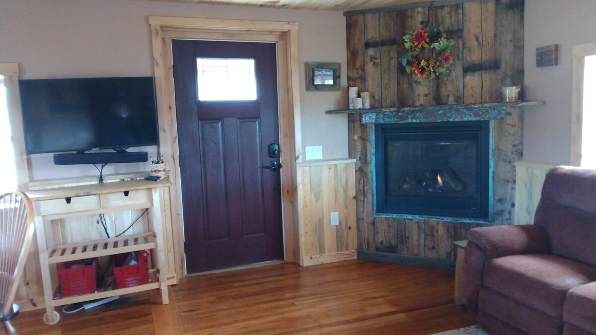 Top Airbnb: Ranch Cabin With Mountain Views in Montrose