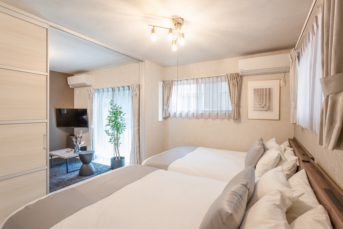 Საძინებელი(2 ორადგილიანი საწოლი).

