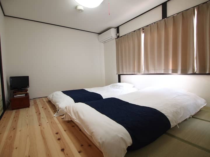 Guest house Connection Karasuma Gojo /Gojo St 3min