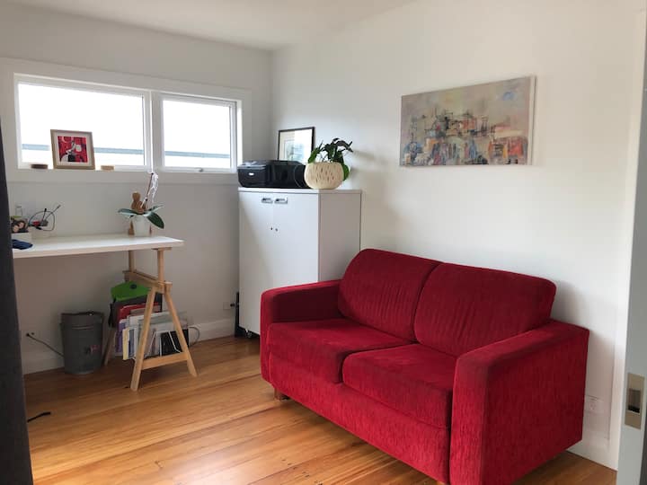 5º Quarto ou segundo espaço de estar (sofá se dobra para cama de casal)