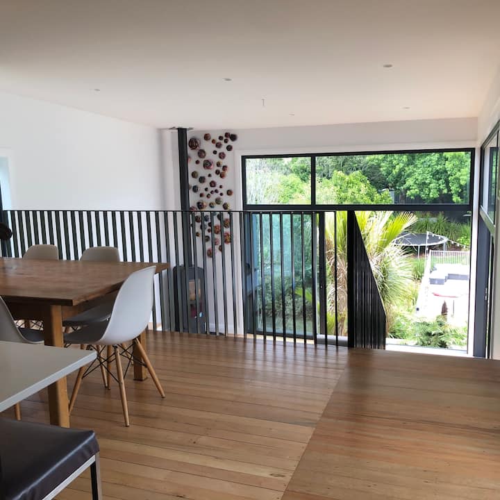 Family Home & Pool Just Short Walk From The Beach - Auckland