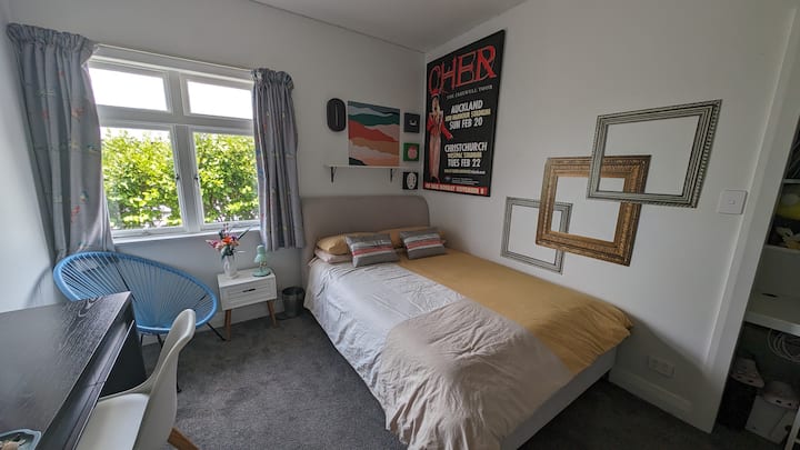 Quarto com cama de casal