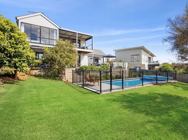 Torquay Family Retreat