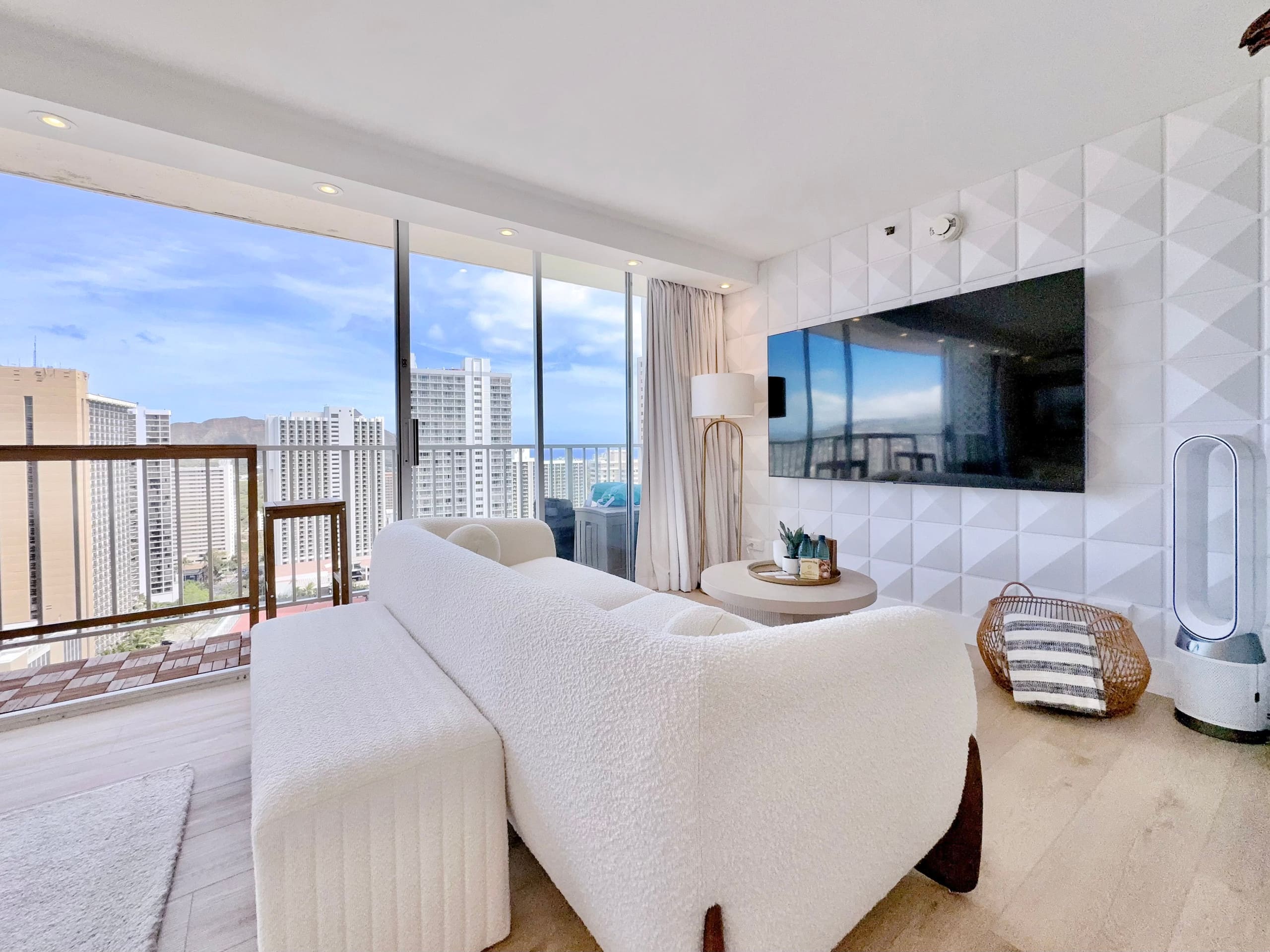 Top FL-Luxury Ocean View King Suite-Waikiki Beach~ - Image 16