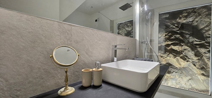 The White Cave- Cinqueterrehomes - Vernazza