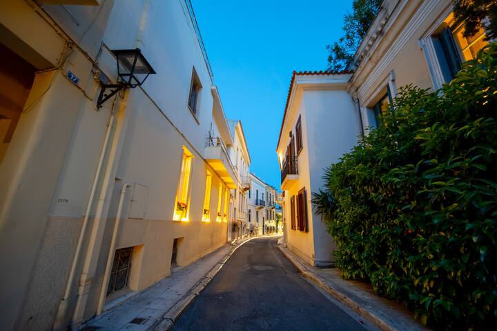 Oikia Tripodon gallery image 3