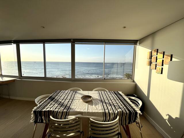 Modern, sea-facing apartment gallery image 2