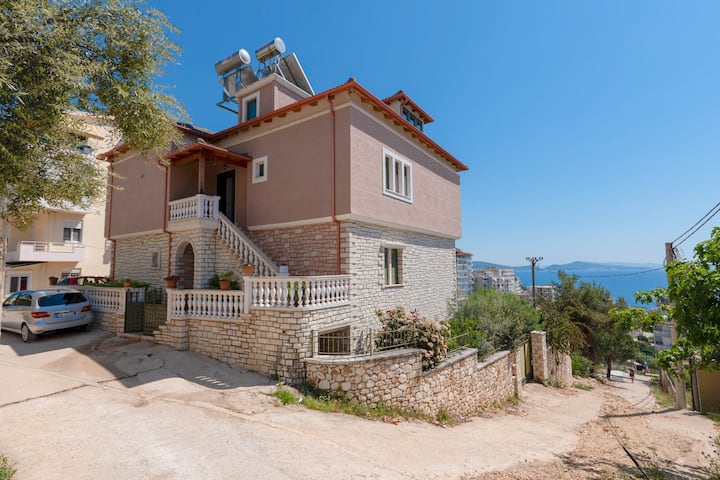 Großes Apartment Mit 4 Schlafzimmern Und 3 Bädern - Albania