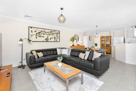 Bentley Family Home sleeps 8