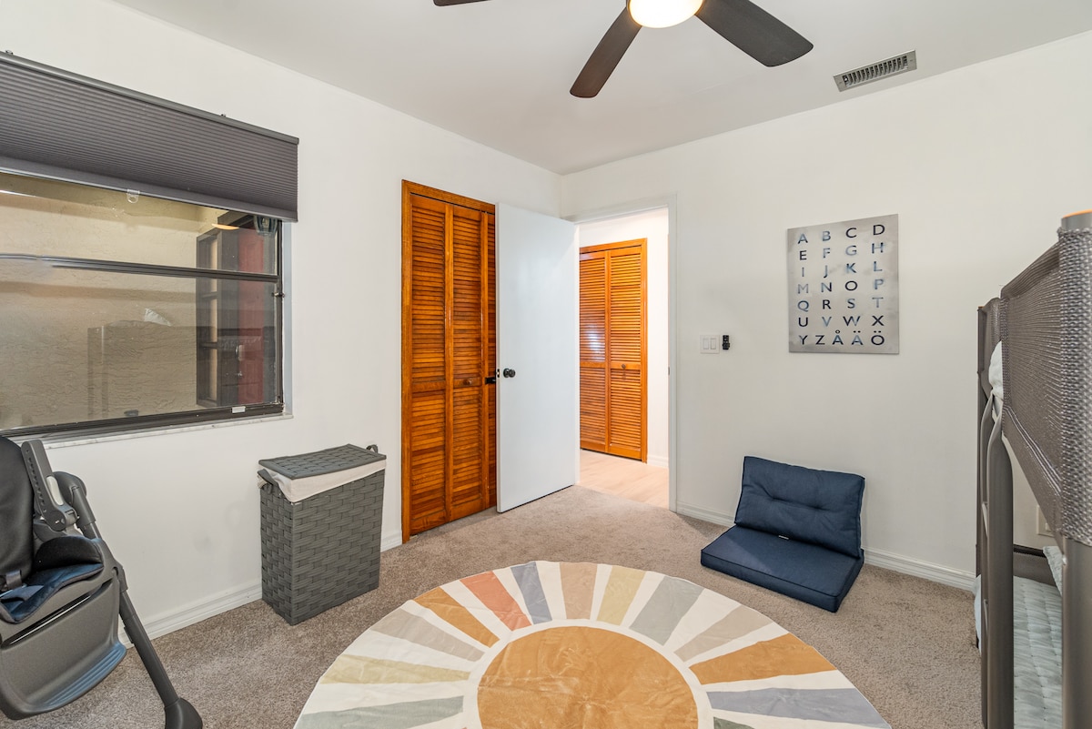 Unique Retreat: Bright room with playful decor, ideal for relaxation after Orlando adventures!