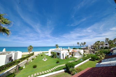 Villa with your feet in the water - beach access - Restinga Smir