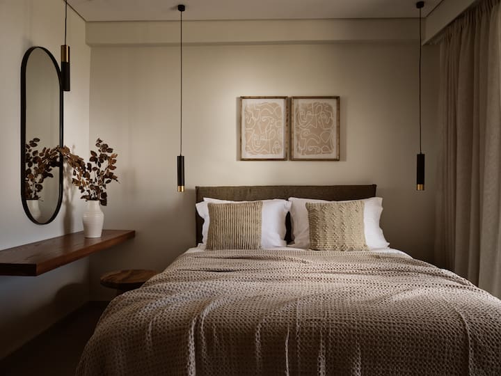 Het interieur van de achterzijde en de rustgevende slaapkamer straalt eenvoud uit. 