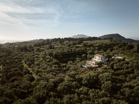 DiLa Grand Villa, a 5acres Secluded Sanctuary
