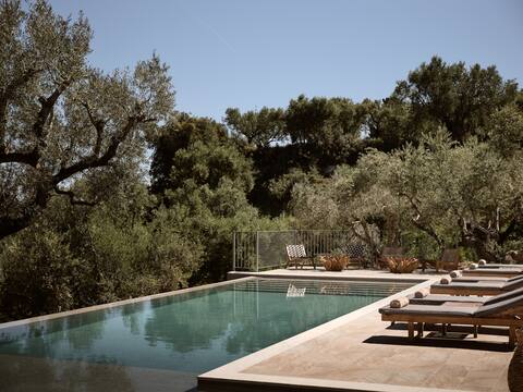 DiLa Grand Villa, a 5acres Secluded Sanctuary