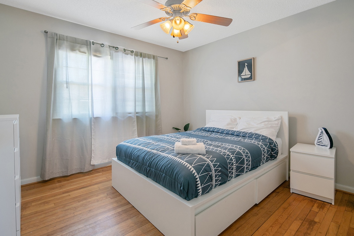 Спална соба 3 брачен кревет (широк 125 - 149 см)