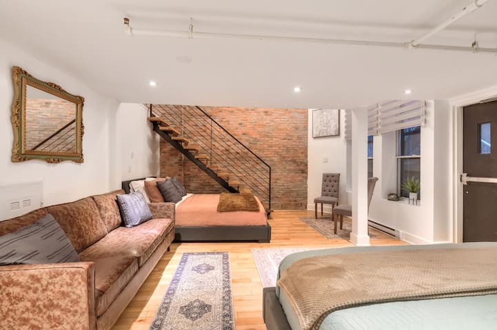 Entire Floor Loft | 2 combined units, Old Montreal gallery image 2