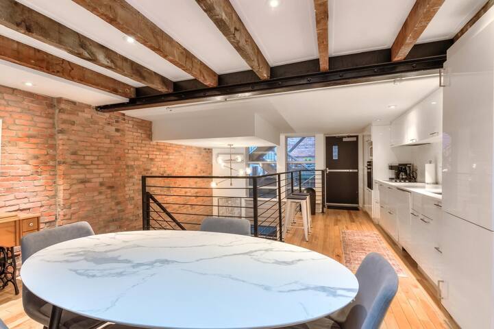 Entire Floor Loft | 2 combined units, Old Montreal gallery image 3