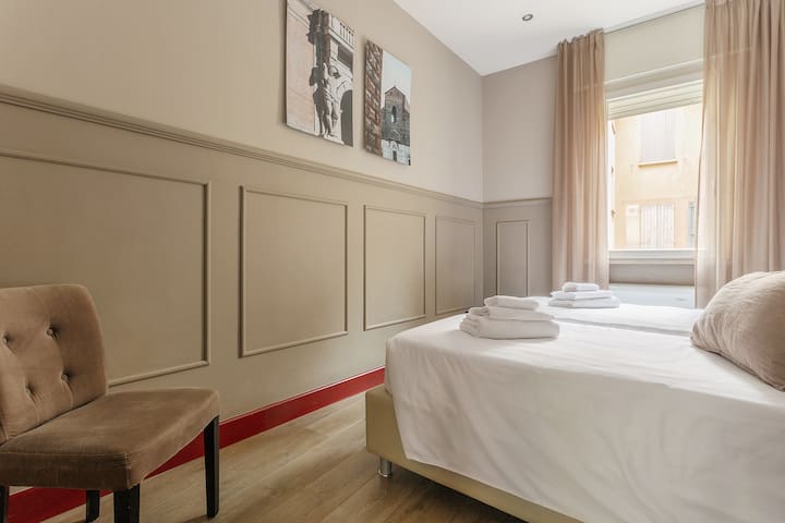 Appartamento in Centro sotto le Torri gallery image 4