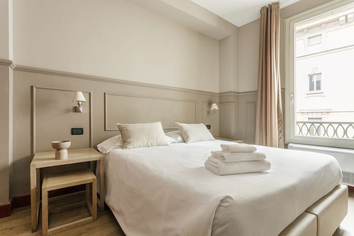 Appartamento in Centro sotto le Torri gallery image 2