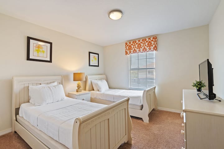 לחוות את שעות הפנאי בחדר מיטת היחיד המדהים שלנו.