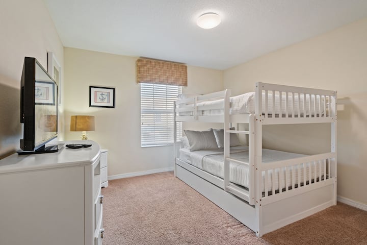 לחוות לילה עם חברים ולחלוק רגעים של כיף ומנוחה.