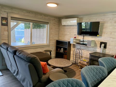 Popular Airbnb listing: Lakeside Couples Retreat in Beautiful Shuswap in Columbia Shuswap F