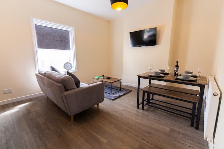 Seaside Retreat: 2br Apt In Southport - Southport