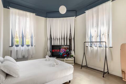 Beautiful 1900s four-room apartment (Apt. 2)