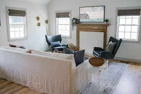 Top Airbnb: Cozy home in downtown TR in Travelers Rest
