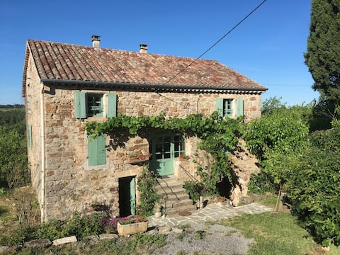 Authentic house on 1ha with private swimming pool. 4 star