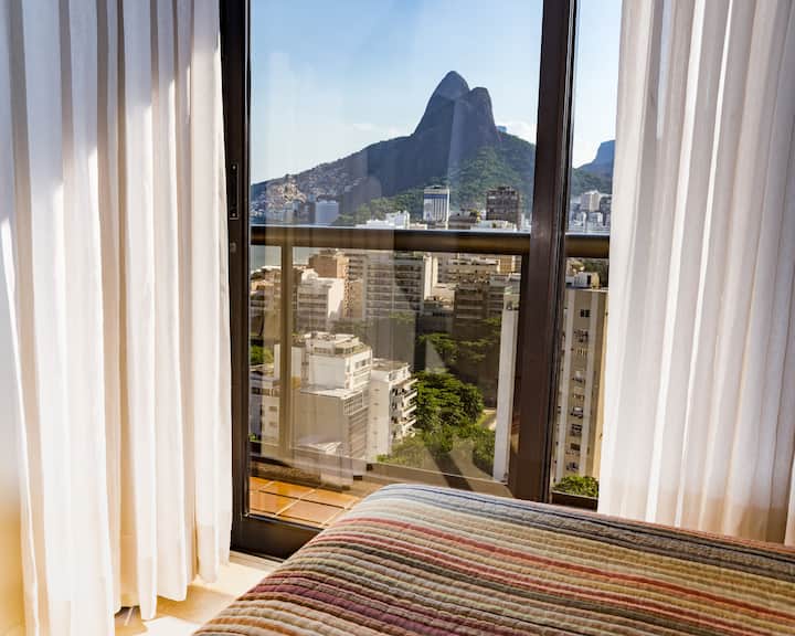 Izlazak sunca u spavaćoj sobi s pogledom na Dva brata.