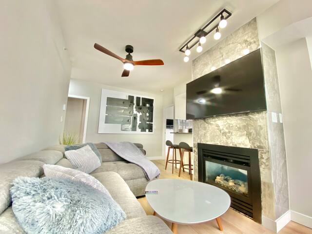 Stylish two bedroom condo with free parking gallery image 2