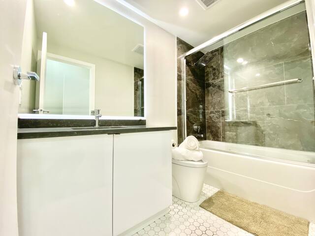 Stylish two bedroom condo with free parking gallery image 4