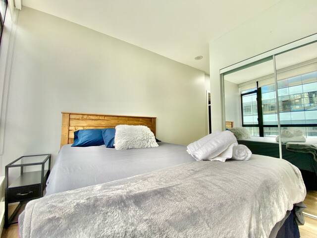 Stylish two bedroom condo with free parking gallery image 3