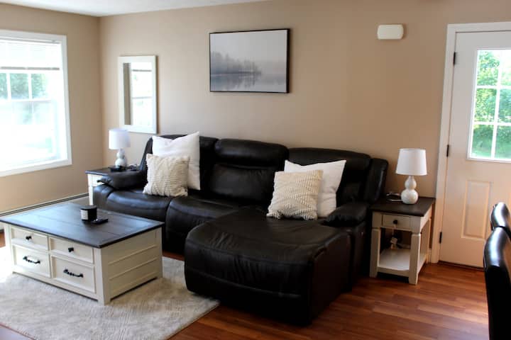 Cozy Downtown Getaway! - Keene, NH