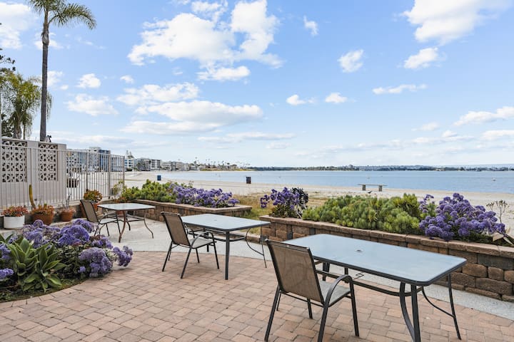 Bayside Villa -2BR Beachfront- AC, FREE parking