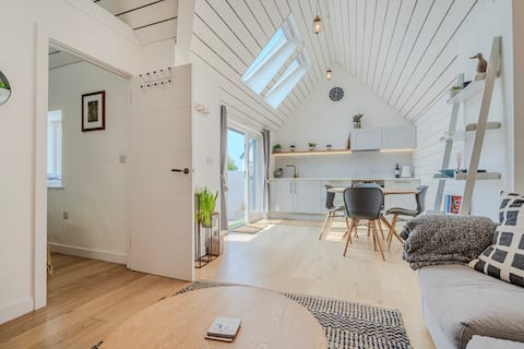 The Cabin-A gem in the bay!