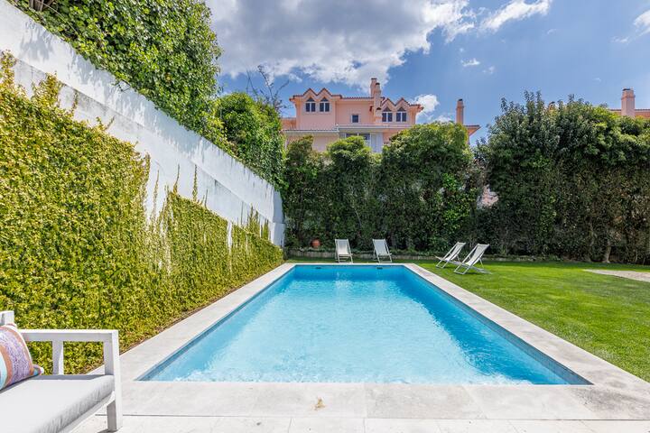 House in the Center of Cascais gallery image 2