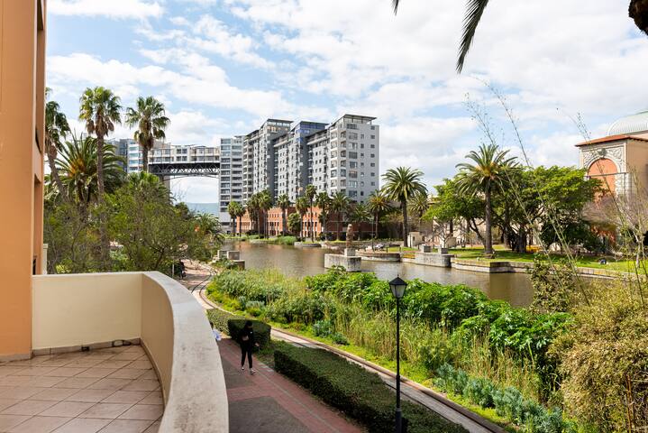 Tranquil Oasis in Century City:Urban Retreat gallery image 5