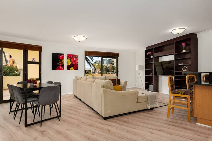 Tranquil Oasis in Century City:Urban Retreat gallery image 2