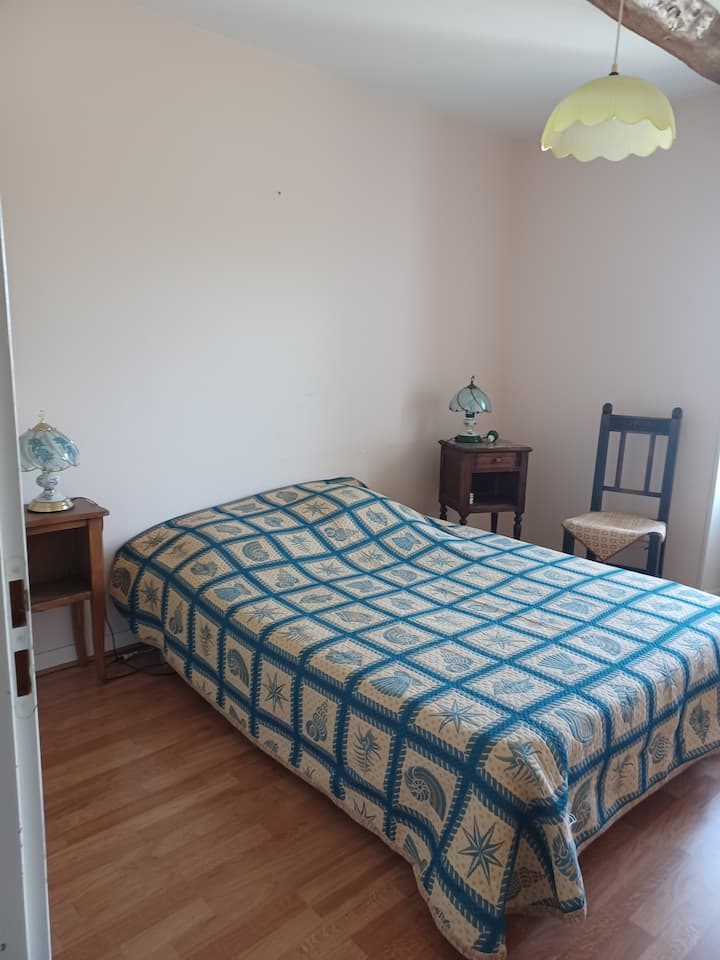 горе , 3 спални соби на долг ходник . спална соба 6