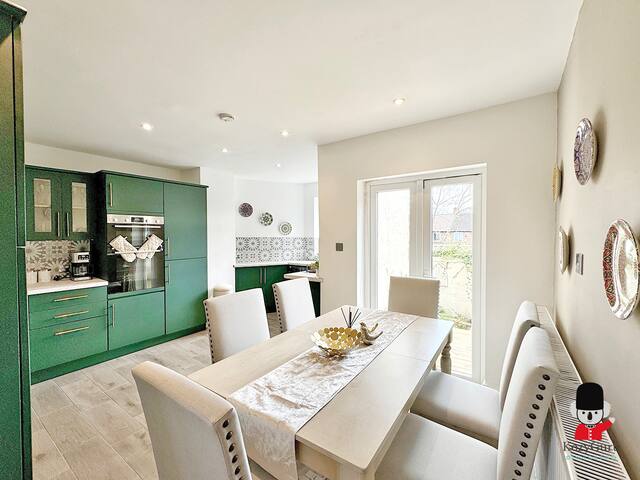 Manchester Dream House 5BR 10ppl 10 mins to City gallery image 3