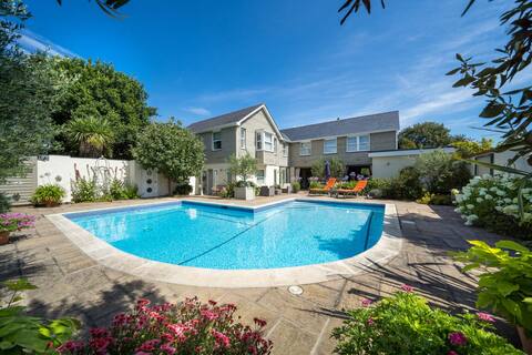 Sleeps 10, Pool & Tennis Court