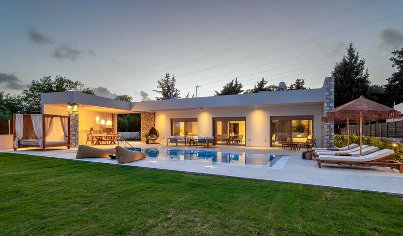 Ruby Paradise gallery image 2